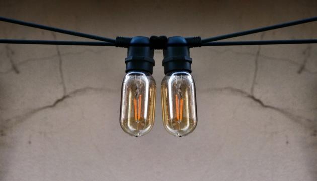 Нові відключення електроенергії в чотирьох регіонах внаслідок атак Росії.