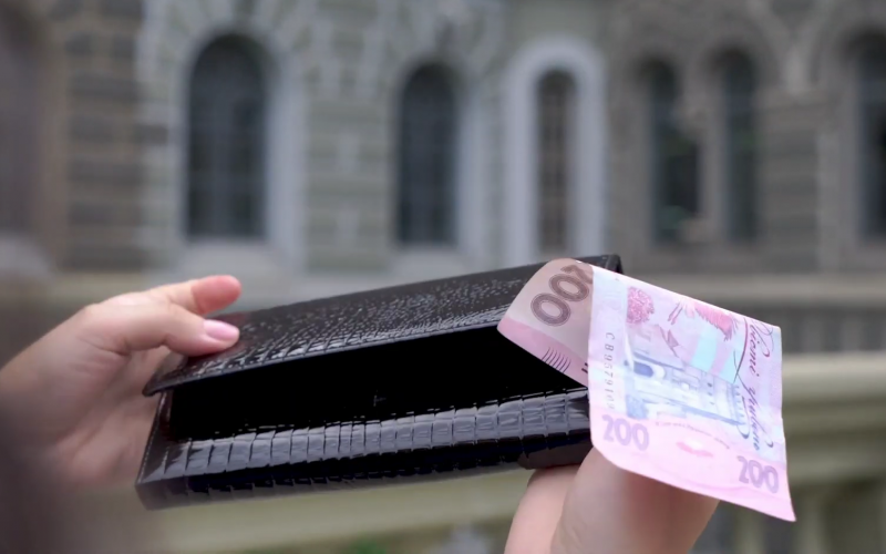 Від 35 000 до 51 600 грн щомісяця: яку суму потрібно отримувати, щоб жити без фінансових обмежень.