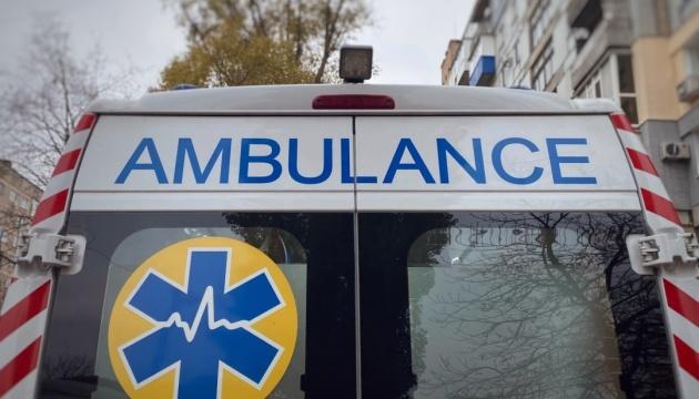 Вечірньою порою російські військові завдали близько десяти ударів по Дніпропетровщині, внаслідок чого постраждали дві жінки.