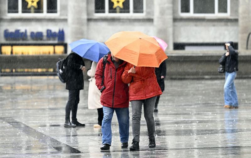 Погода 15 вересня вразить своїми контрастами: в яких регіонах України очікуються дощі та грози.