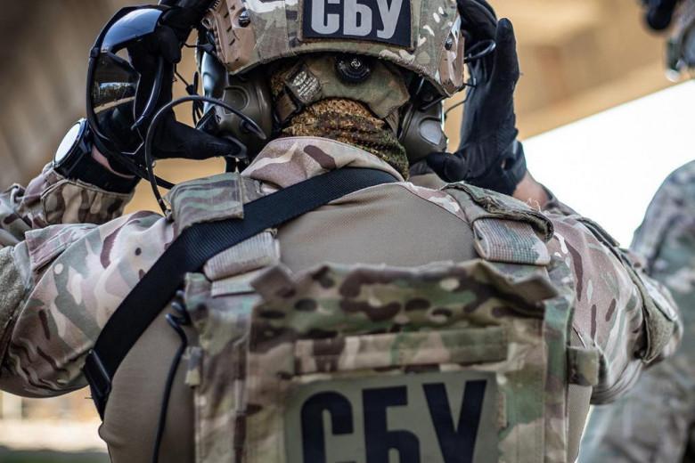 У Дніпрі правоохоронці затримали місцеву жінку, яка за винагороду надавала інформацію для коригування ворожих атак на місто.