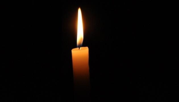 У Нікопольському районі проголосили траур за жертвами, які загинули внаслідок ракетного удару Росії по автобусу.
