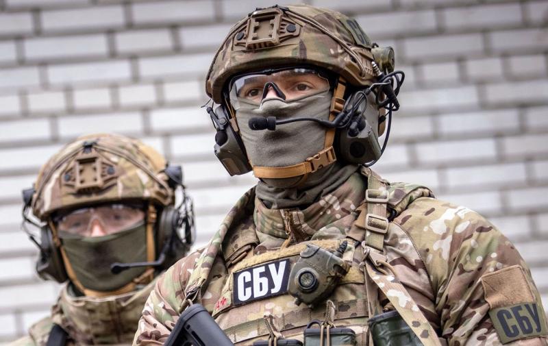 17-річна дівчина координувала удари Росії по Дніпру: її було затримано.