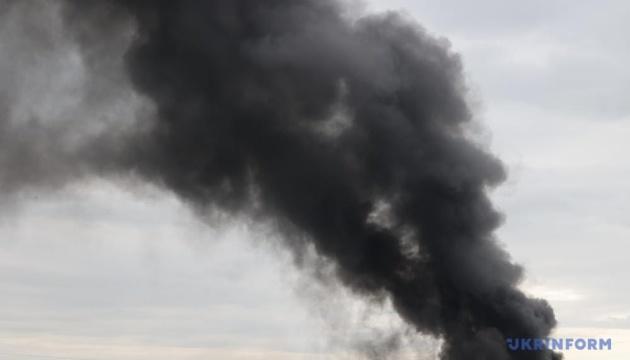 З вечора агресори понад десять разів атакували Дніпропетровську область, внаслідок чого спалахнули продуктові склади.