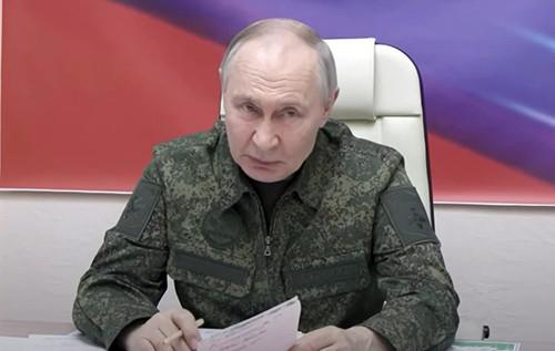 Путін буде й далі вести 