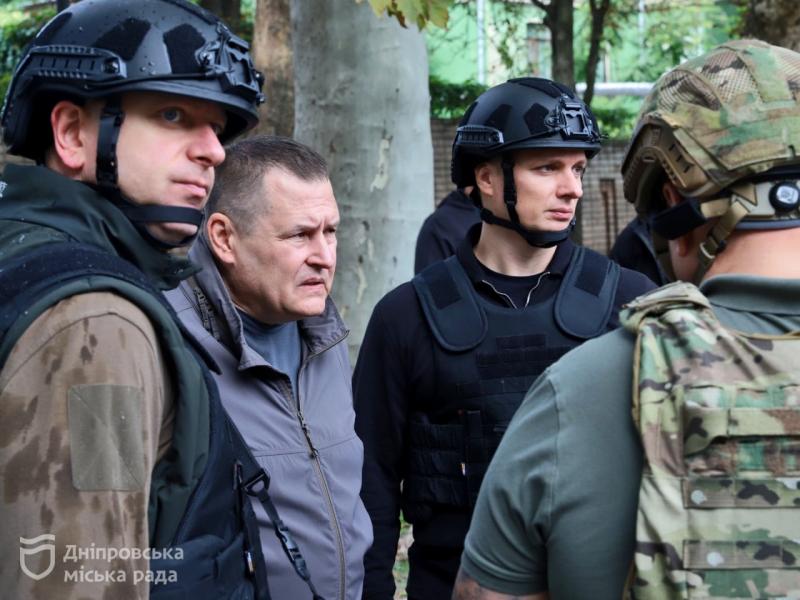 Дрон Росії в Дніпрі намагався атакувати міську раду: Філатов поділився деталями для Paris Match у епіцентрі подій.