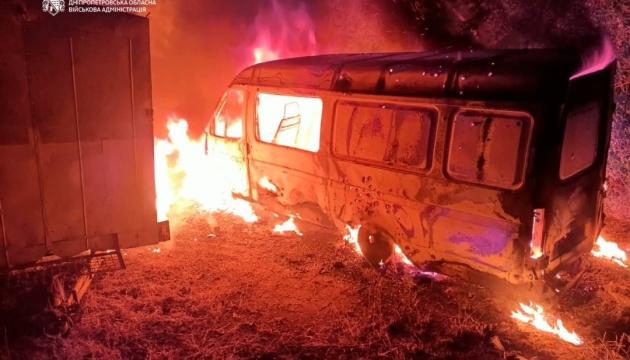 Противник атакував більше десяти разів три райони Дніпропетровської області, внаслідок чого постраждало підприємство і виникли кілька пожеж.