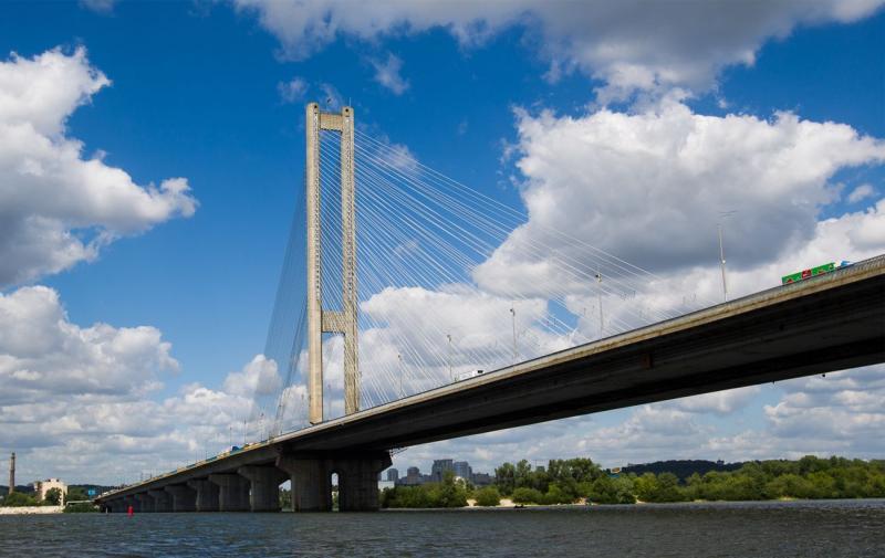Які наслідки можуть виникнути, якщо мости в Києві зазнають значних пошкоджень?