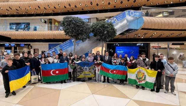 Діти з Дніпропетровської та Київської областей прибули до Азербайджану для оздоровлення.
