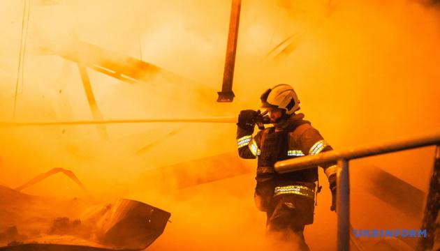 Внаслідок ворожих обстрілів у Дніпропетровській області загинуло двоє осіб, також зафіксовано пожежі в приватних житлових будинках.