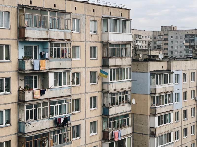 Протягом року вартість будівництва зросла на 25%: квадратний метр у нових житлових комплексах Києва тепер коштує від 40 до 83 тисяч гривень.