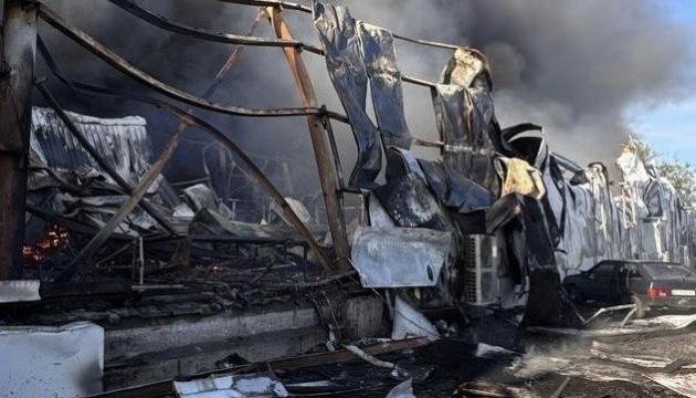 Кількість жертв внаслідок удару по складах поблизу Дніпра 20 жовтня зросла до трьох осіб.