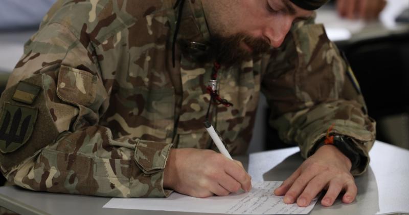 Радіодиктант в умовах обстрілів. Українська мова як опір російській пропаганді про 