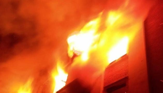 З вечора агресори здійснили більше десятка обстрілів по Дніпропетровщині, внаслідок чого постраждали гуртожиток та інші об'єкти інфраструктури.